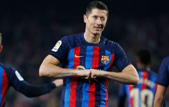 Robert Lewandowski Will Look To Take Barcelona To Champions League Knockouts 555x353 1