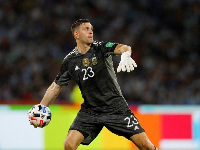 Emiliano Martinez is a contender based on the Golden Glove odds for the World Cup this year