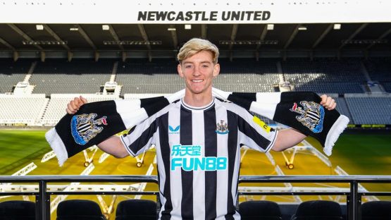 Newcastle United Gordon Signing