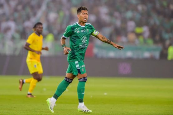 firmino claque un triple pour son premier match avec al ahli 1