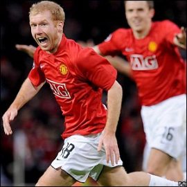 Paul Scholes celebrates