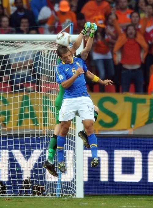 Felipe Melo and Julio Cesar gifted Wesley Sneijder a goal for the Netherlands