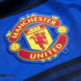 manchester-united-1112-away-shirt-crest