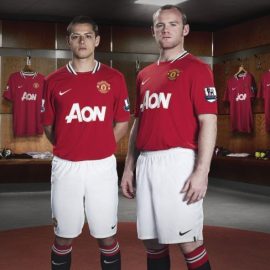 Javier Hernandez & Wayne Rooney in 2011/12 Man United Home Kit