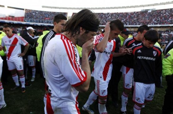 River Plate's Pavone reacts next to teammates at the end of their Argentine First Division playoff soccer match against Belgrano in Buenos Aires