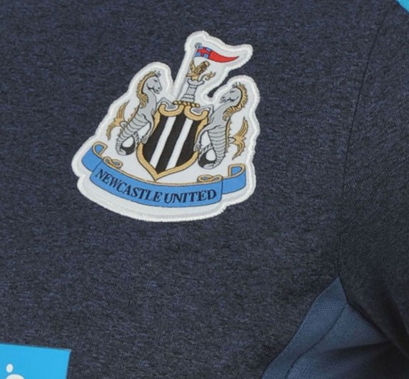 Newcastle 2013-14 away shirt - Crest