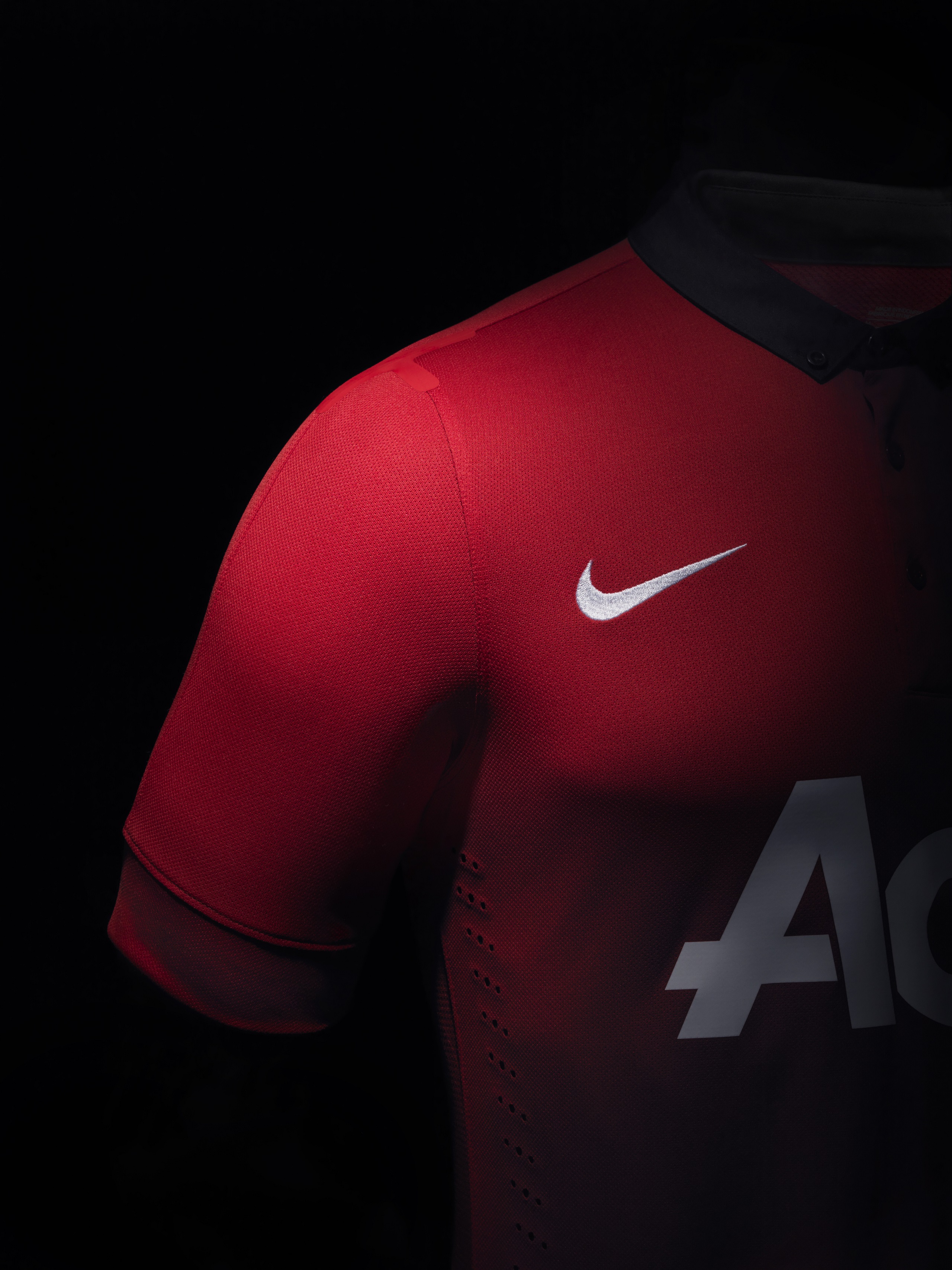 Manchester United 2013-14 home kit - Nike Swoosh