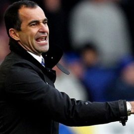 Everton manager Roberto Martinez issues instructions
