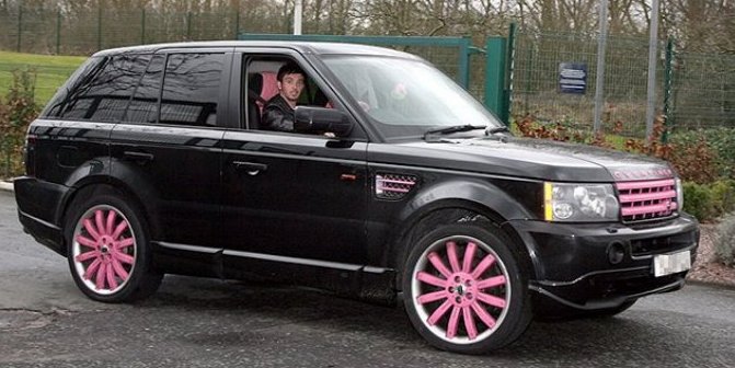Stephen-Irelands-Pink-Trim-Range-Rover