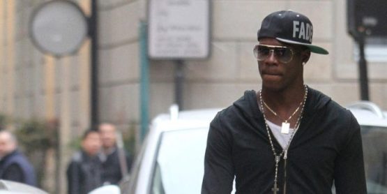 mario-balotelli-and-agent-out-for-luxury-shopping-in-milan