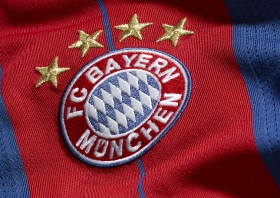 ADI_T1_FC_Bayern_MA-ª+ó-+nchen_home_MPV_Crest