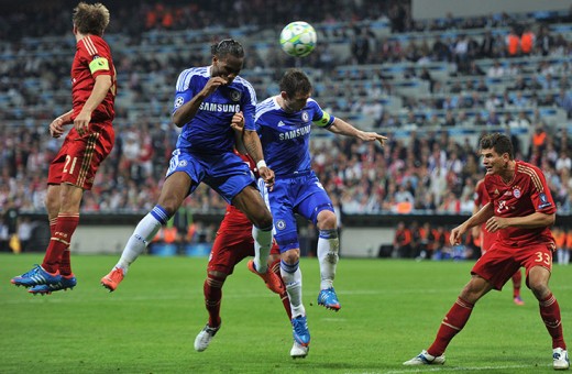 Didier Drogba scores in the 2012 Champions League Final
