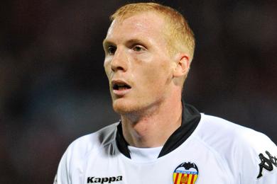 Barcelona sign Jeremy Mathieu from Valencia for €20m