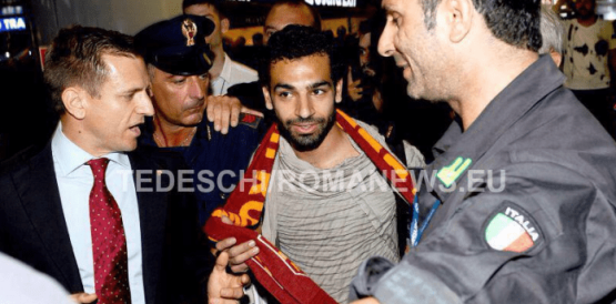 Chelsea Transfer news: Mohamed Salah spotted with Roma scarf