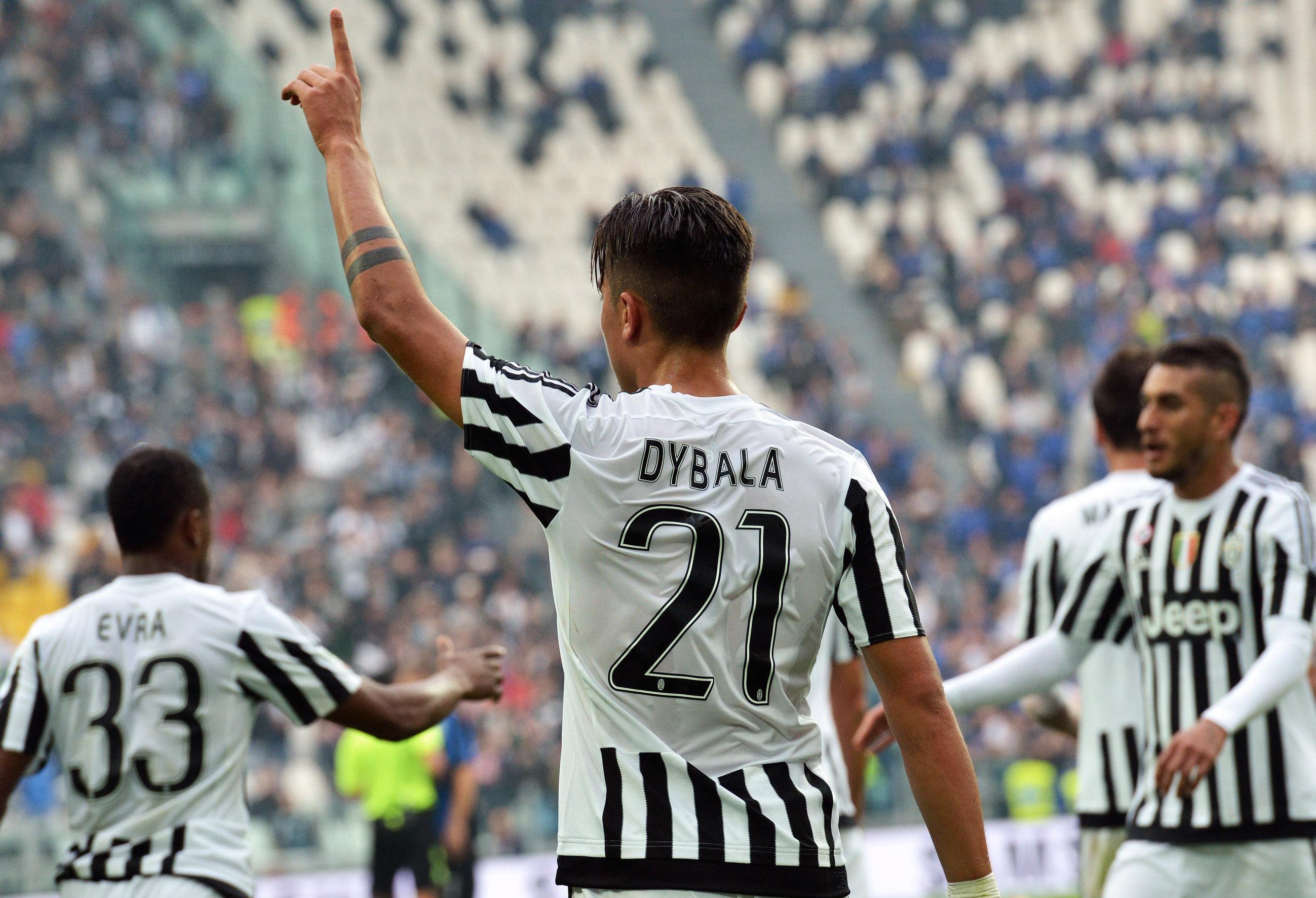 Argentinian forward of Juventus Paulo Dybala (C) celebrates after scoring the 1-0 goal lead during Italian Serie A soccer match between Juventus and Atalanta at the Juventus stadium in Turin, 25 October 2015. ANSA / ANDREA DI MARCO