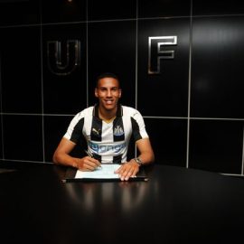 Newcastle-United-Unveil-New-Signing-Isaac-Hayden (1)