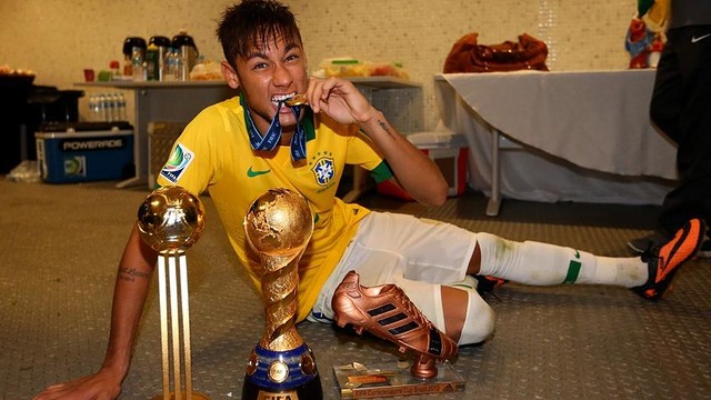 neymar-with trophies
