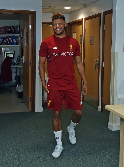 Photo: Alex Oxlade-Chamberlain completes Liverpool transfer