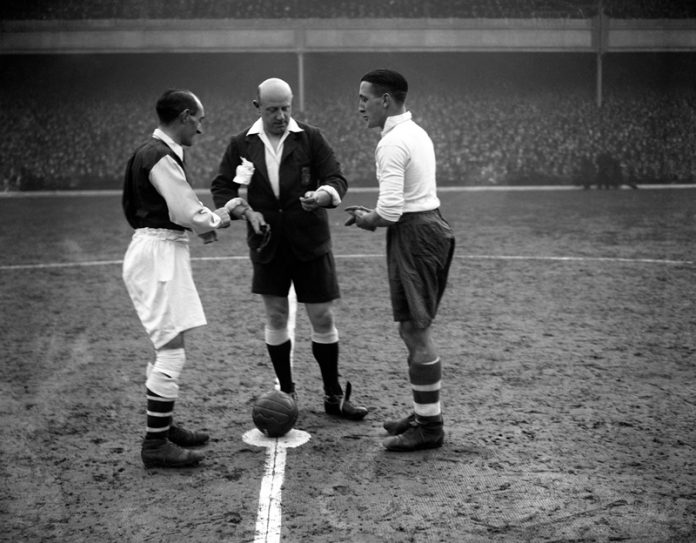 Soccer - Football League Division One - Arsenal v Tottenham Hotspur
