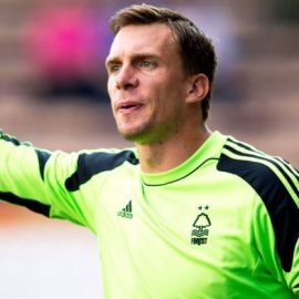 dorus-de-vries-nottingham-forest-motherwell_3764355