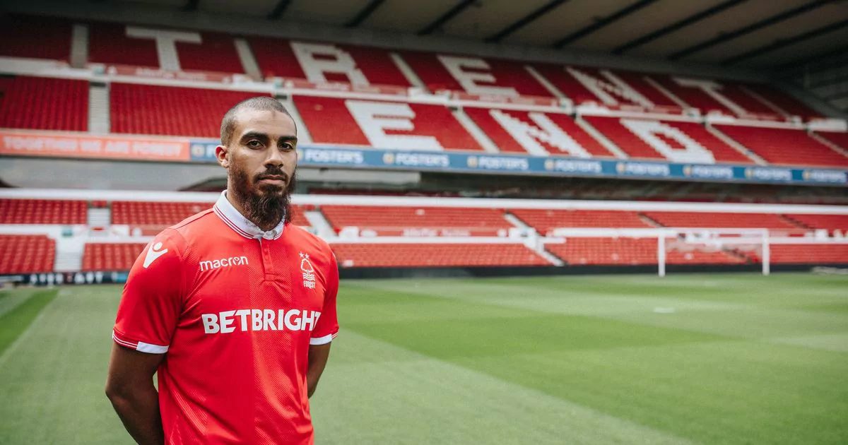 Lewis-Grabban-has-signed-a-four-year-deal-for-Nottingham-Forest