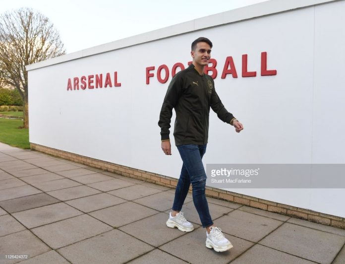 new-signing-denis-suarez-arrives-at-the-arsenal-training-ground-at-picture-id1126424372