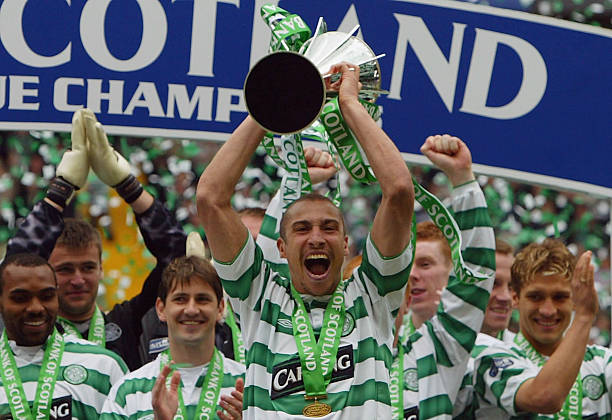 henrik-larsson-and-his-celtic-team-mates-celebrate-after-being-with-picture-id50794501