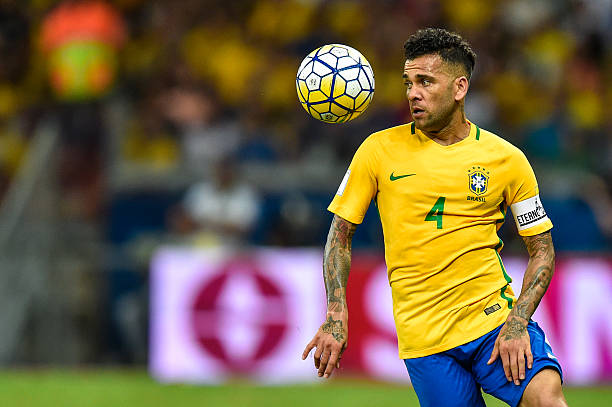 dani-alves-of-brazil-controls-the-ball-during-a-match-between-brazil-picture-id622239564