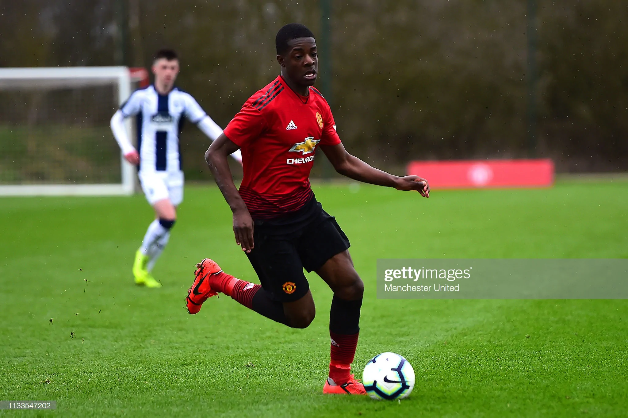 mipo-odubeko-of-manchester-united-u18s-in-action-during-the-u18-picture-id1133547202
