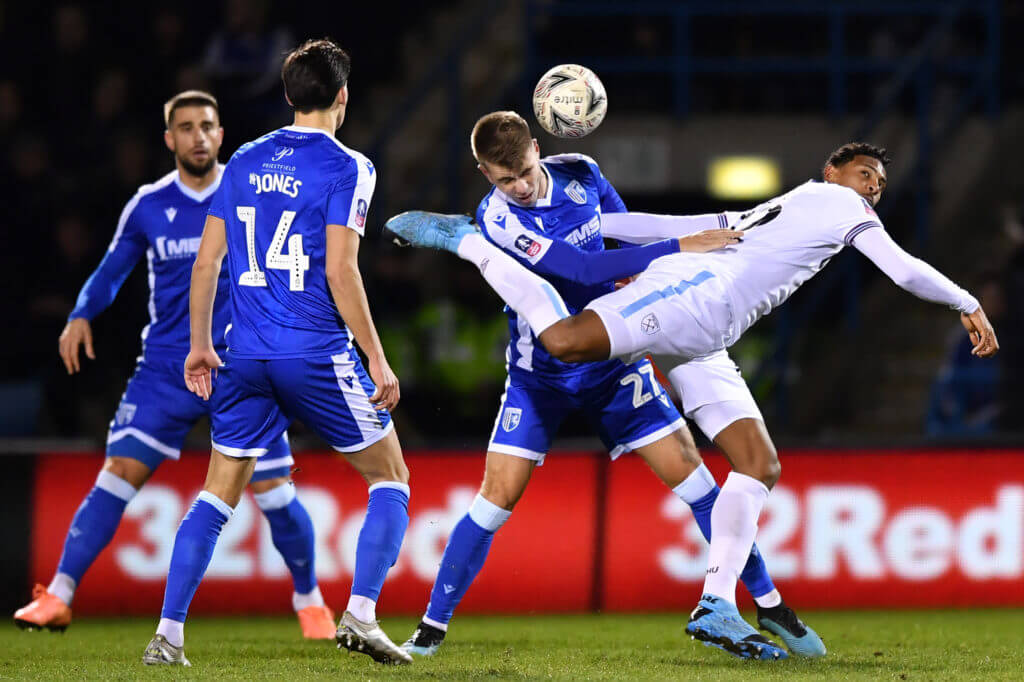 Лидс ковентри прогноз. Gillingham FC. Джиллингем (футбольный клуб). Англия.футбол. Джиллингем.. Gillingham FC форма.