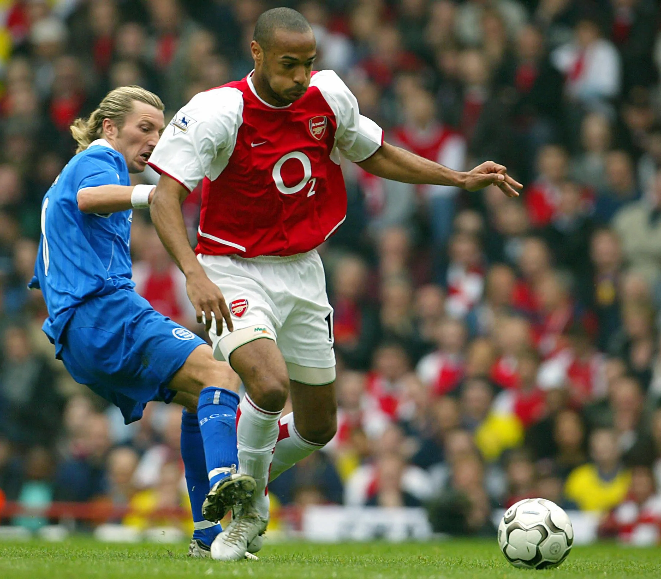 Arsenal's Thierry Henry (R) is challenge