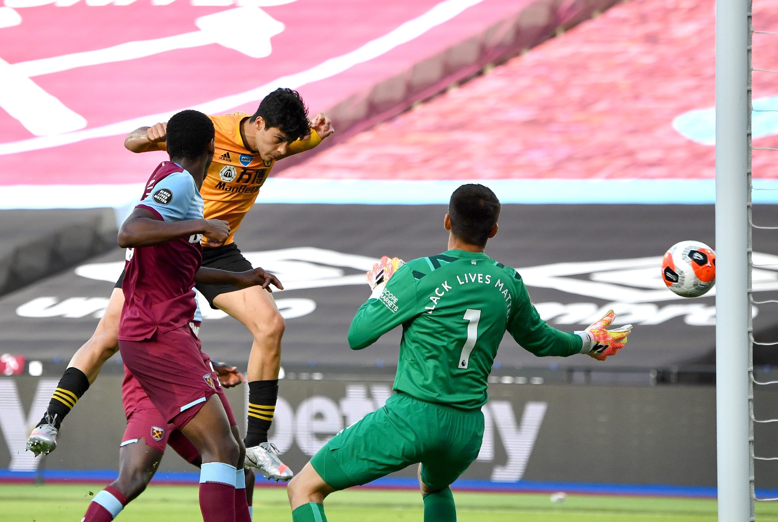 West Ham United v Wolverhampton Wanderers - Premier League