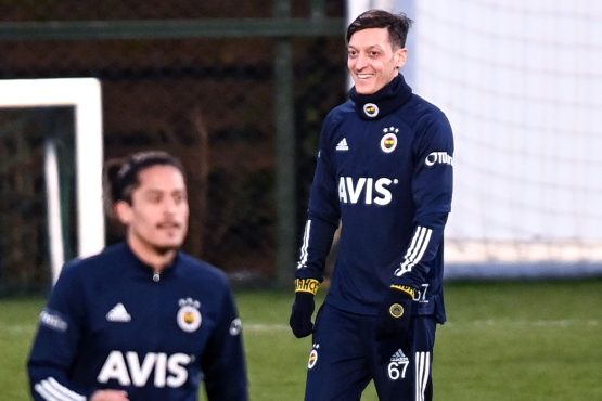 fbl tur eng fenerbahce arsenal ger ozil 1