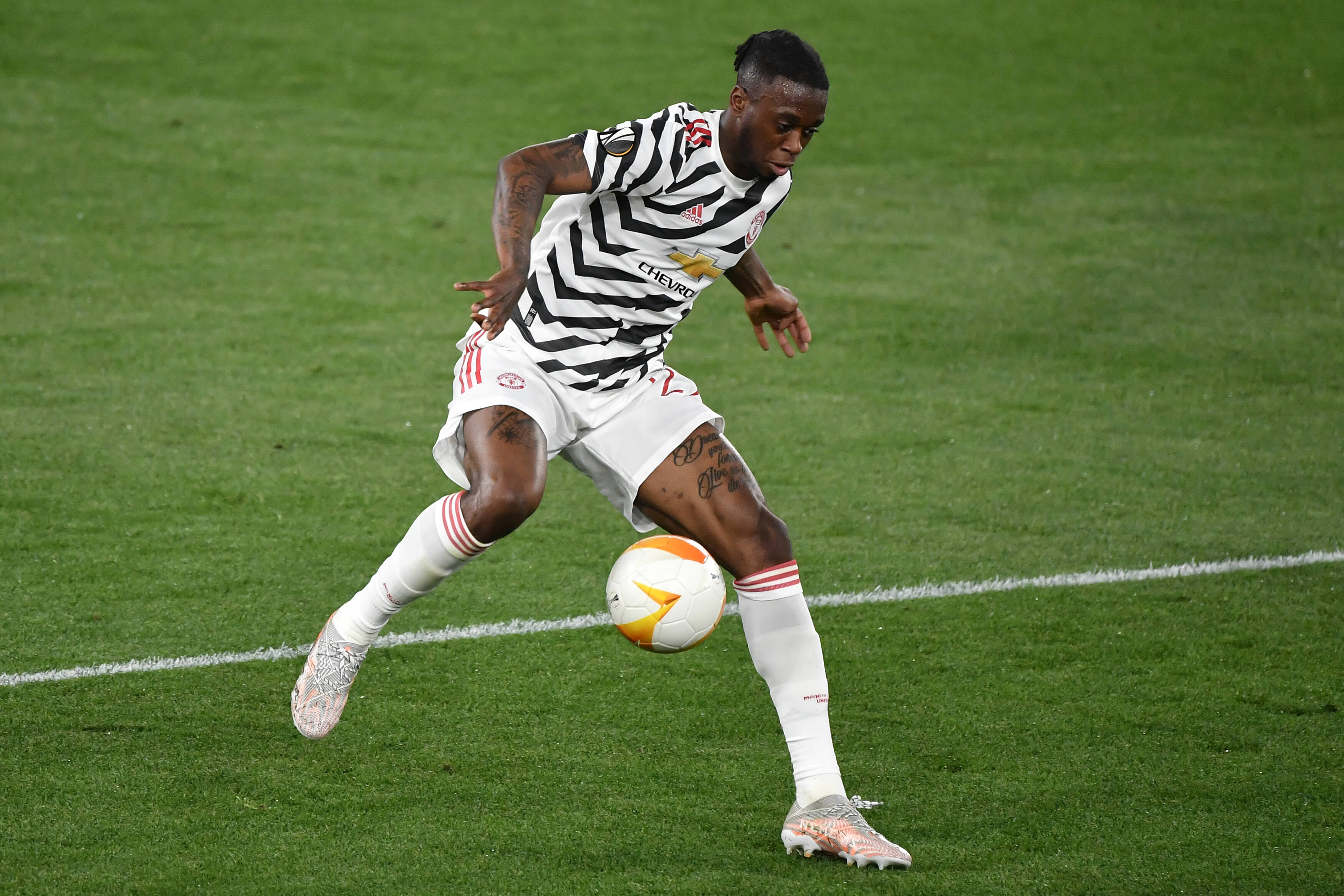 Manchester United fans react to Aaron Wan-Bissaka's display vs Aston Villa | Sportslens.com