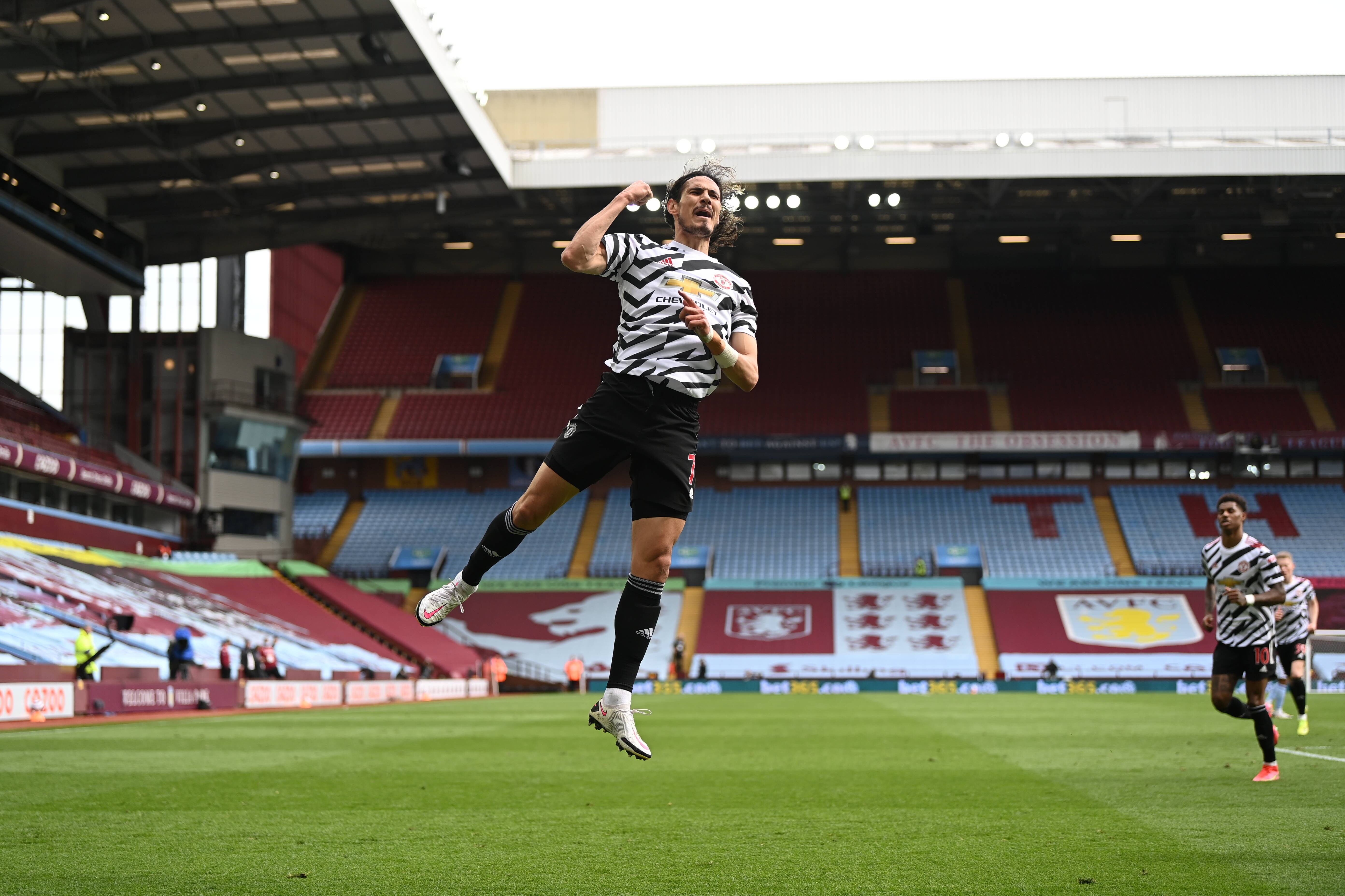 How Manchester United fans reacted to Edinson Cavani's one-year extension