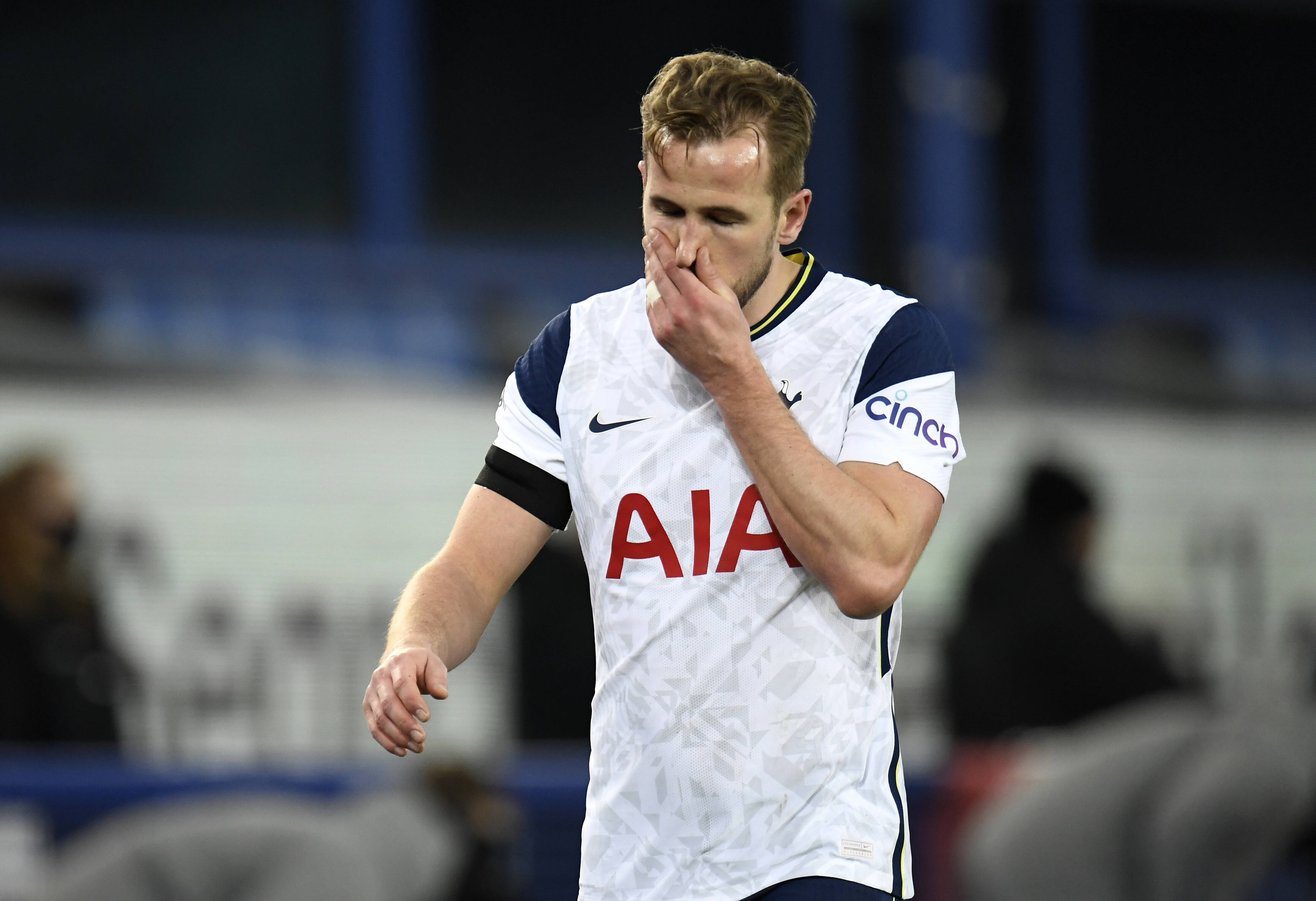 Manchester City and Manchester United set to offer Harry Kane £80million in wages to tempt him from Tottenham Hotspur | Sportslens.com