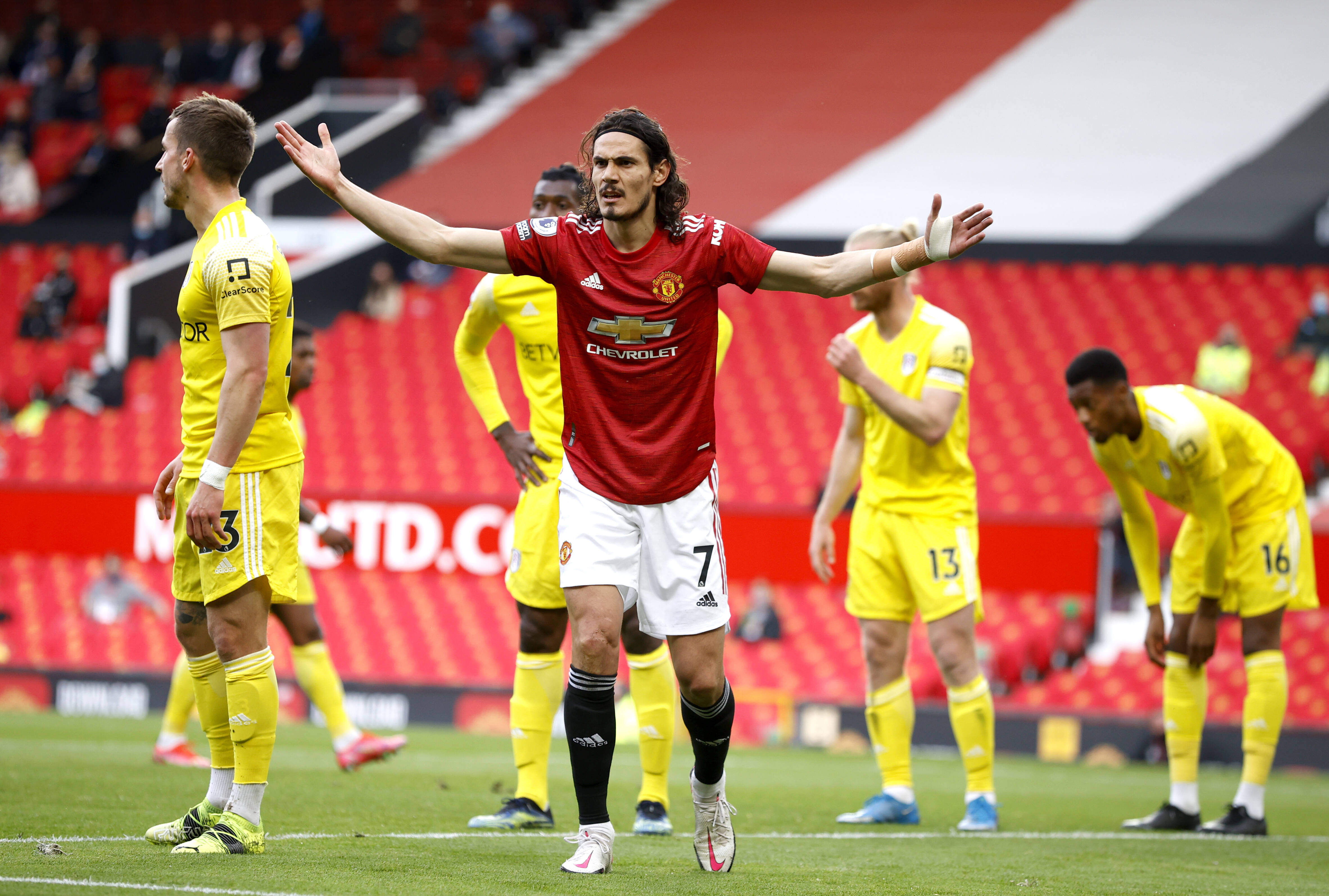 Manchester United's Marcus Rashford, Harry Maguire and Luke Shaw plan to convince Tottenham Hotspur's Harry Kane to join club with Edinson Cavani also keen | Sportslens.com