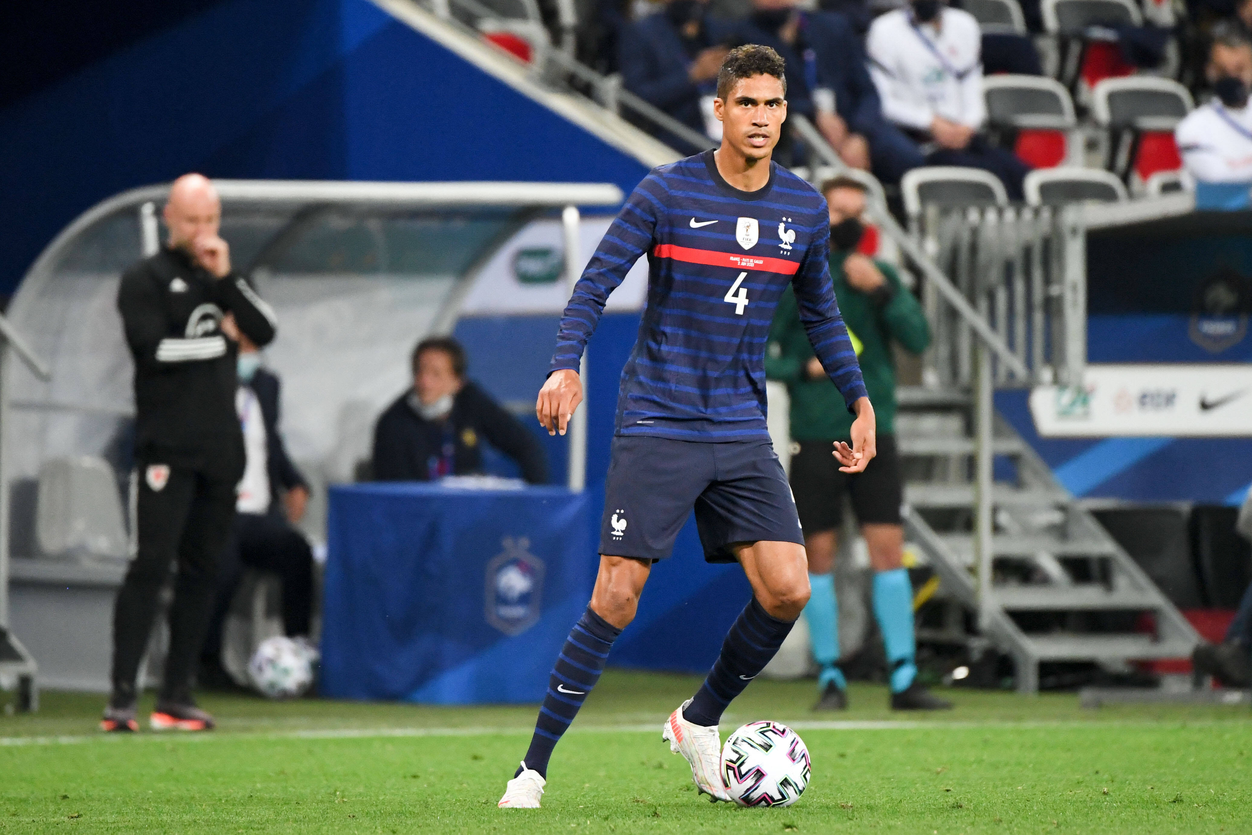 Gary Lineker reacts as Manchester United reach Raphael Varane agreement | Sportslens.com