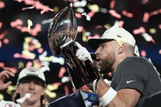 Chiefs TE Travis Kelce Net Worth, NFL Career Earnings & Salary