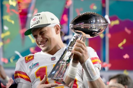 Patrick Mahomes Earned 22 Times More Than Jalen Hurts In 2022