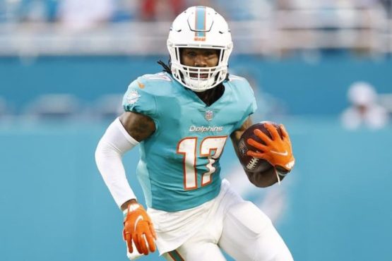 Jaylen Waddle Dolphins pic