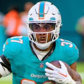 Myles Gaskin Dolphins pic