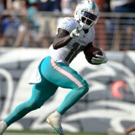 rsz tyreek hill touchdown peace sign miami dolphins