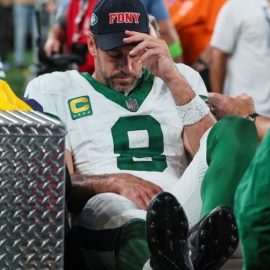 Aaron Rodgers injured Jets pic