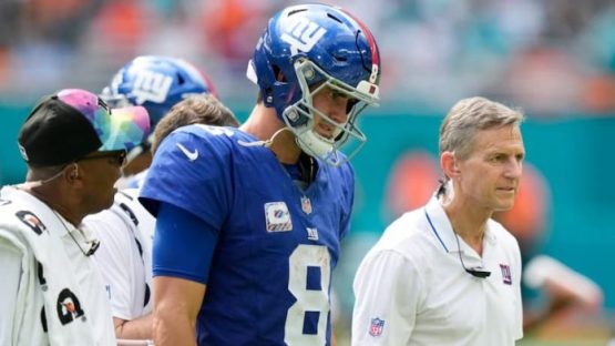 Daniel Jones neck injury Giants pic