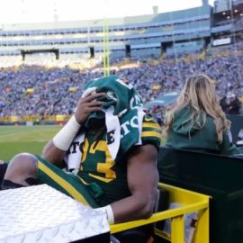 Aaron Jones injured Packers pic