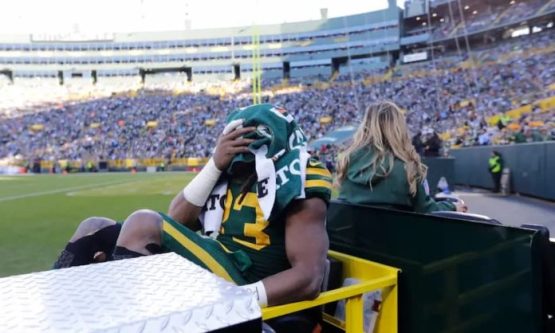 Aaron Jones injured Packers pic