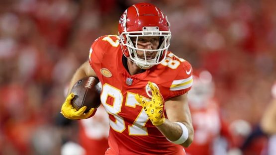 Travis Kelce Chiefs pic