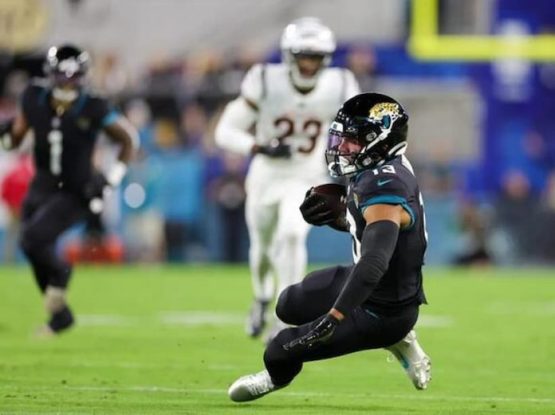 Christian Kirk injury Jaguars pic