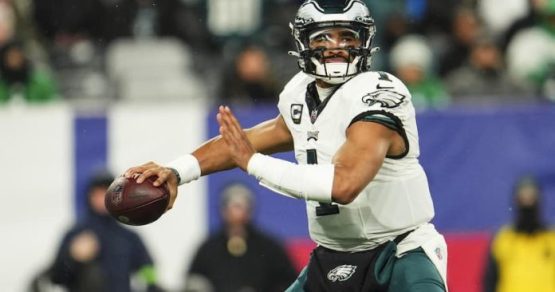 Jalen Hurts Eagles pic